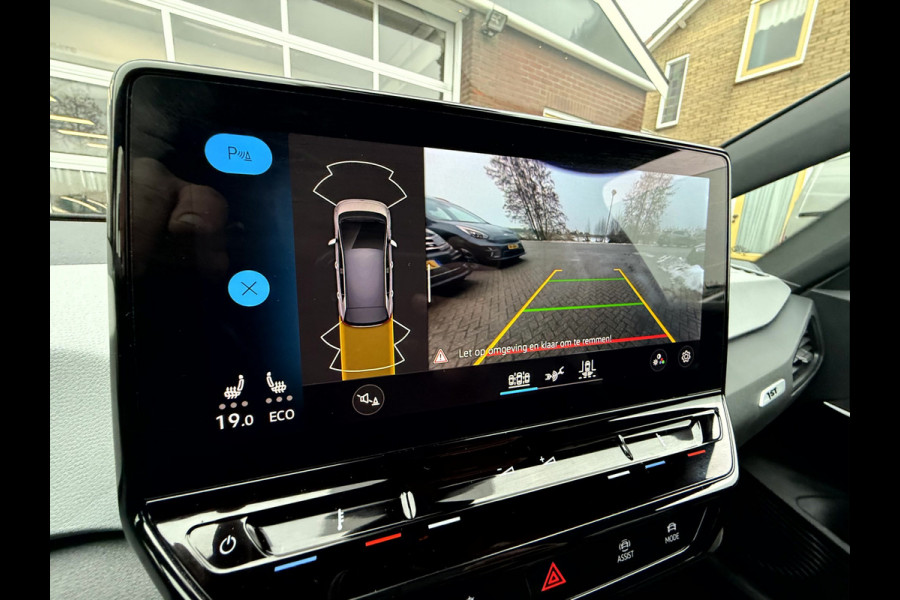 Volkswagen ID.3 First Plus 58 kWh SOH 90.7%, Camera, Trekhaak, 19''Lmv