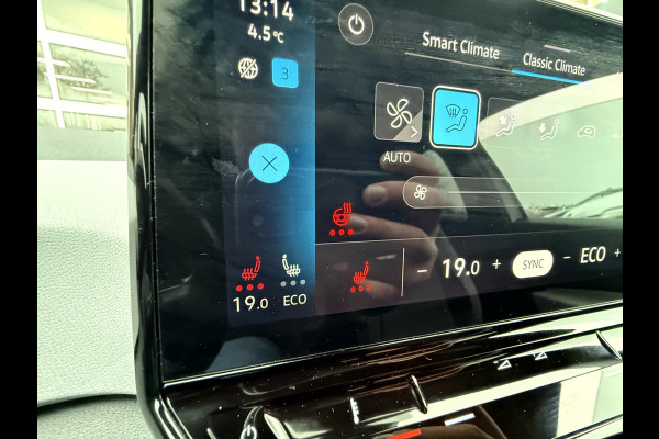 Volkswagen ID.3 First Plus 58 kWh SOH 90.7%, Camera, Trekhaak, 19''Lmv