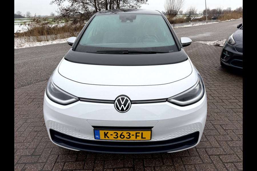 Volkswagen ID.3 First Plus 58 kWh SOH 90.7%, Camera, Trekhaak, 19''Lmv