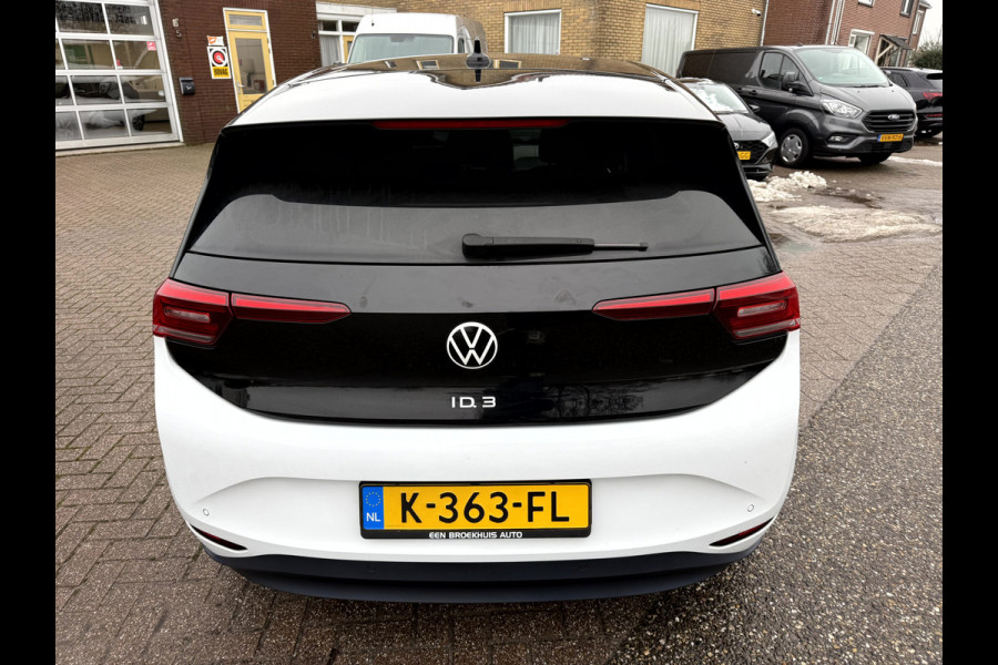 Volkswagen ID.3 First Plus 58 kWh SOH 90.7%, Camera, Trekhaak, 19''Lmv