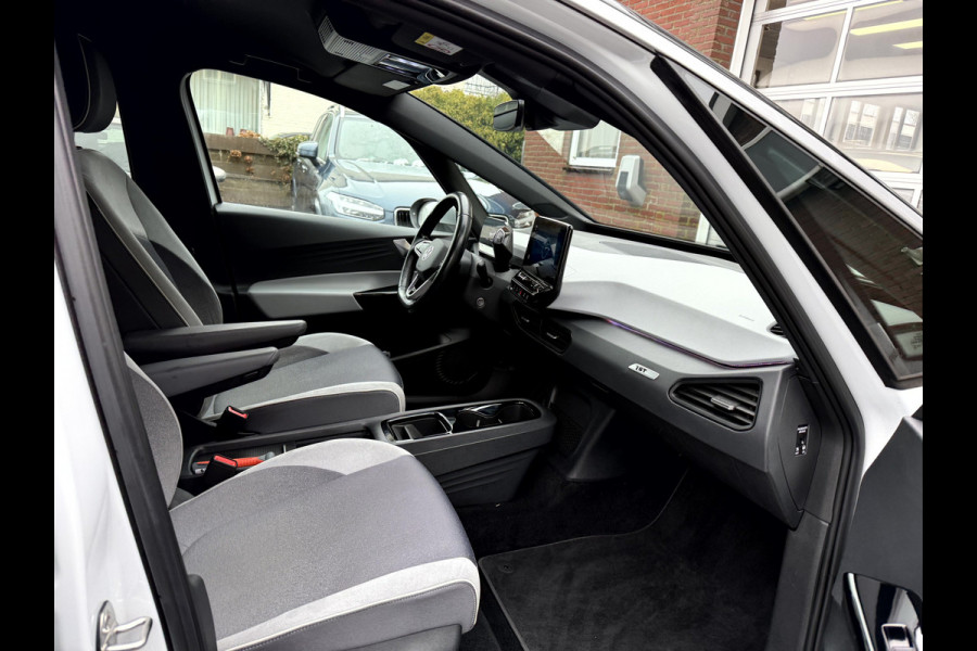 Volkswagen ID.3 First Plus 58 kWh SOH 90.7%, Camera, Trekhaak, 19''Lmv