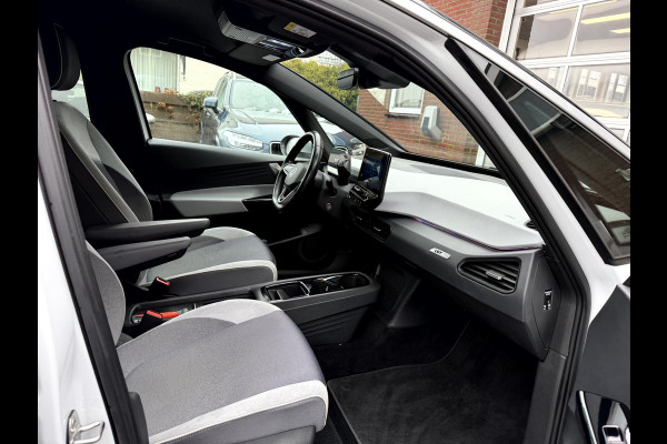 Volkswagen ID.3 First Plus 58 kWh SOH 90.7%, Camera, Trekhaak, 19''Lmv