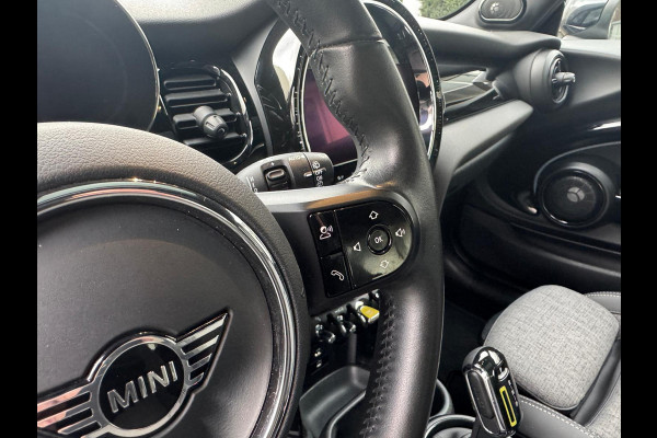 MINI Cooper SE Classic 33 kWh Head-Up Harman/Kardon Panoramadak . Neem contact op en we maken een afspraak!