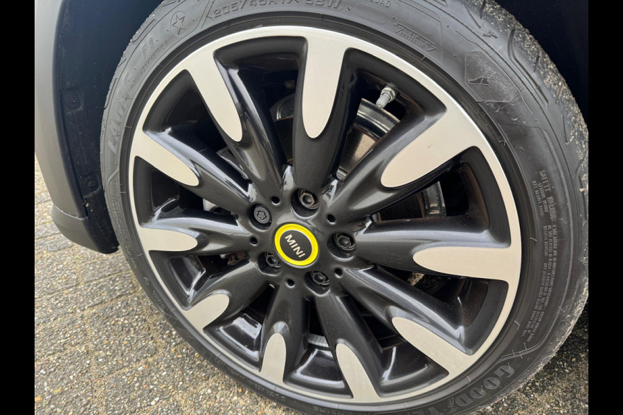 MINI Cooper SE Classic 33 kWh Head-Up Harman/Kardon Panoramadak . Neem contact op en we maken een afspraak!