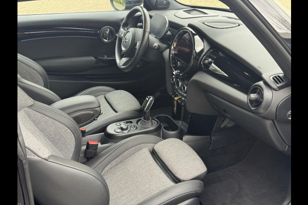 MINI Cooper SE Classic 33 kWh Head-Up Harman/Kardon Panoramadak . Neem contact op en we maken een afspraak!