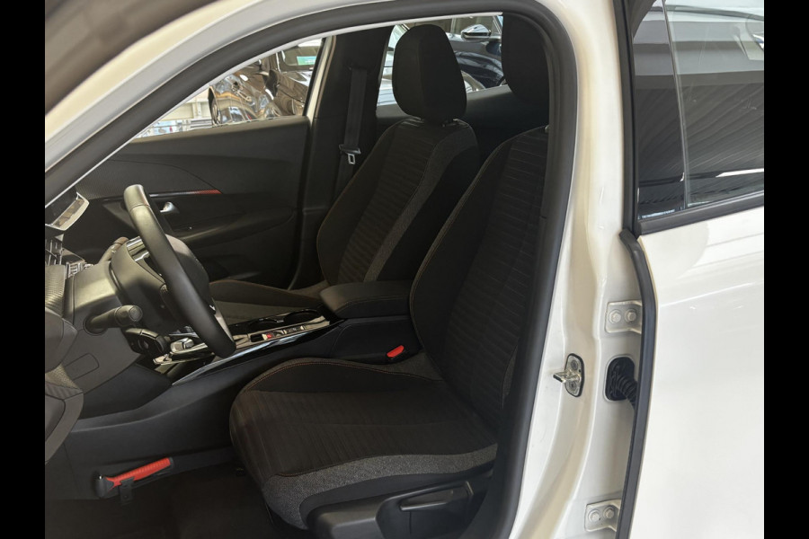 Peugeot e-2008 EV Active Pack 50 kWh Navigatie | Parkeersensoren achter | Cruise control