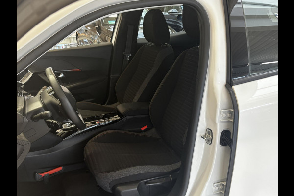 Peugeot e-2008 EV Active Pack 50 kWh Navigatie | Parkeersensoren achter | Cruise control
