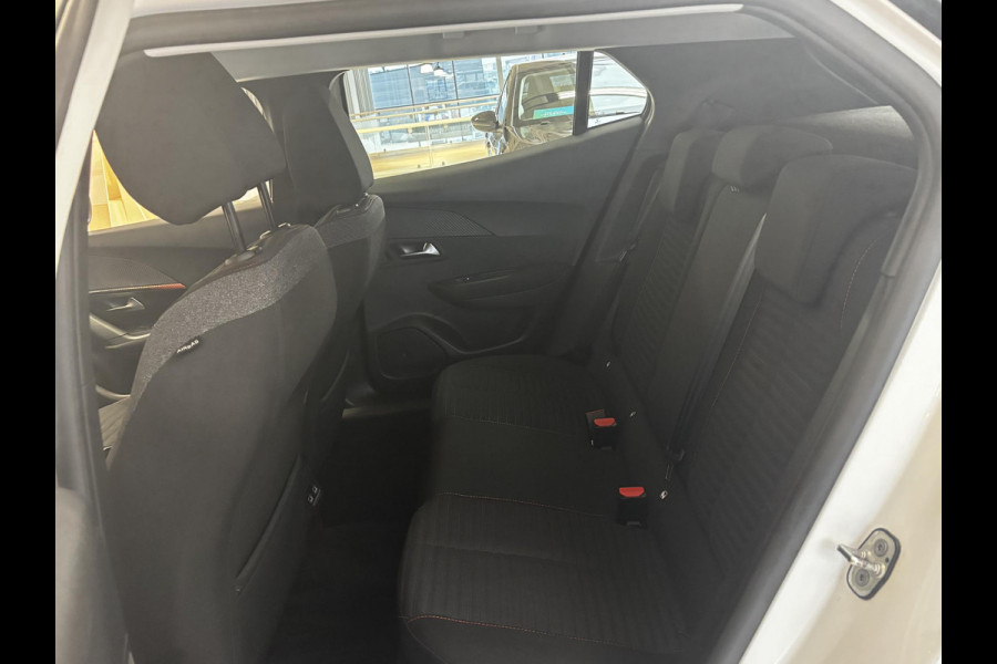 Peugeot e-2008 EV Active Pack 50 kWh Navigatie | Parkeersensoren achter | Cruise control