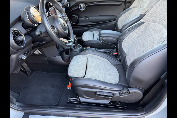 MINI Mini 1.5 Cooper Chili Automaat / Carplay / Panoramadak / Navi / 17" LM /  PDC v+a