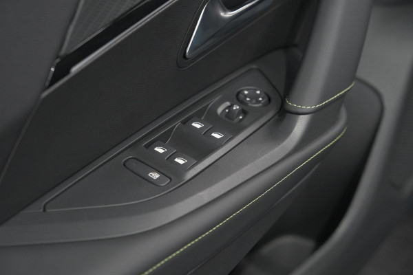 Peugeot e-2008 EV GT 50 kWh | Camera | Navigatie | Apple Carplay | Parkeersensoren
