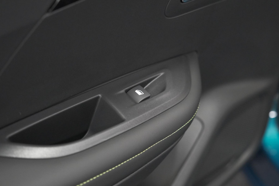 Peugeot e-2008 EV GT 50 kWh | Camera | Navigatie | Apple Carplay | Parkeersensoren