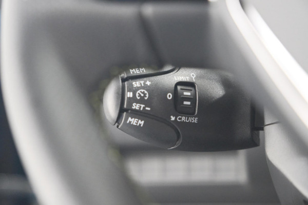 Peugeot e-2008 EV GT 50 kWh | Camera | Navigatie | Apple Carplay | Parkeersensoren