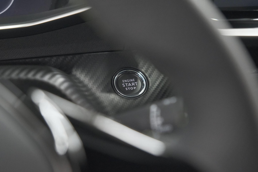 Peugeot e-2008 EV GT 50 kWh | Camera | Navigatie | Apple Carplay | Parkeersensoren