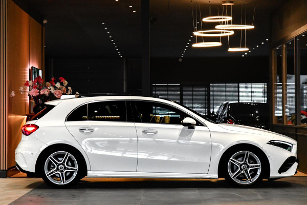 Mercedes-Benz A-Klasse 200 AMG- Line. Pano, Keyless, Camera, Stuurverwarming, Sfeer!