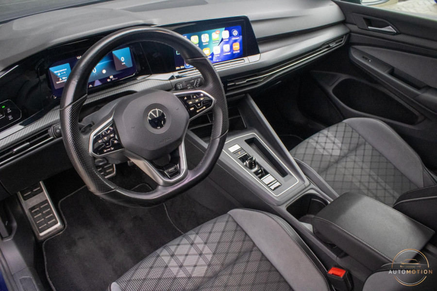 Volkswagen Golf 1.5 eTSI R-Line Business+ PANO CAMERA ACC CARPLAY