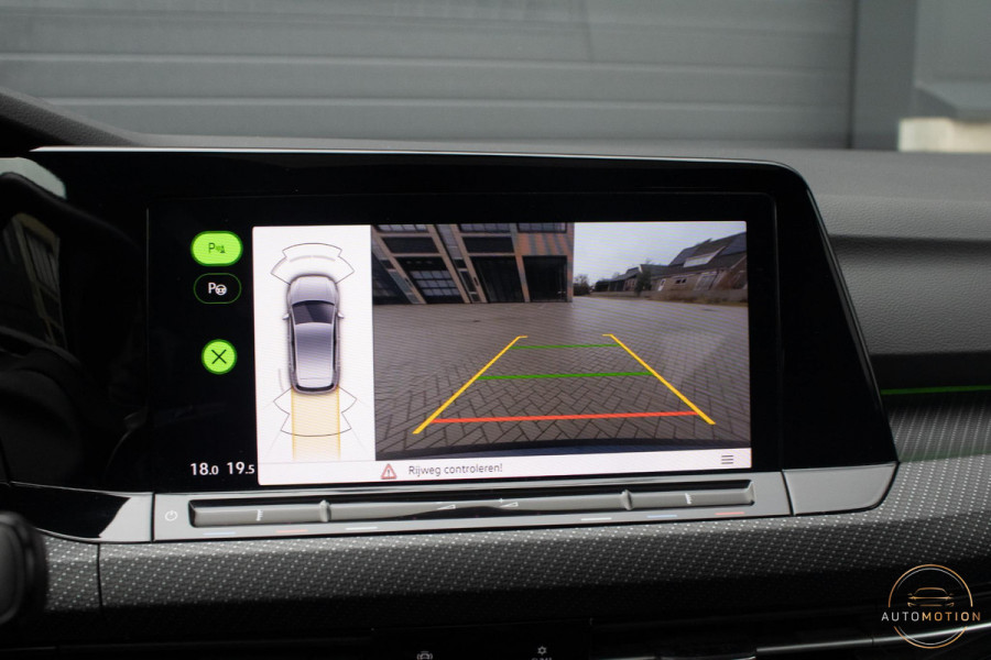 Volkswagen Golf 1.5 eTSI R-Line Business+ PANO CAMERA ACC CARPLAY