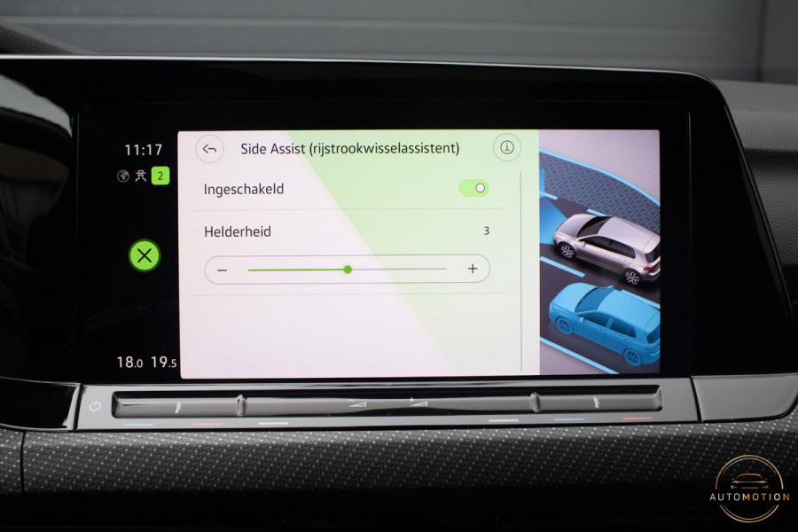 Volkswagen Golf 1.5 eTSI R-Line Business+ PANO CAMERA ACC CARPLAY