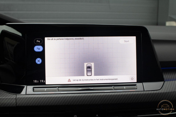 Volkswagen Golf 1.5 eTSI R-Line Business+ PANO CAMERA ACC CARPLAY