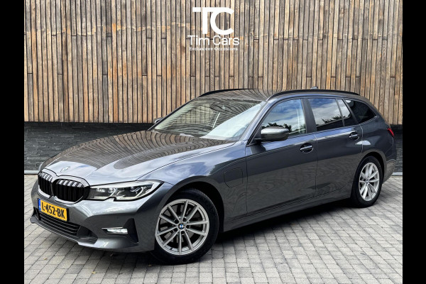 BMW 3 Serie Touring 320e High Executive Automaat | Trekhaak elektrisch | Navigatiesysteem | Laser LED | Draadloze telefoonlader | Apple CarP