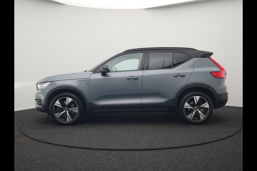 Volvo XC40 T5 Recharge R-Design Plug In Hybrid 262pk Dealer O.H. PHEV | Trekhaak Af Fabriek | Camera | Alcantara Sportstoelen Memory & Verwarmd | Stuur Verwarmd | Apple Carplay | Keyless | Virtual | Cruise Control | Navigatie | DAB |