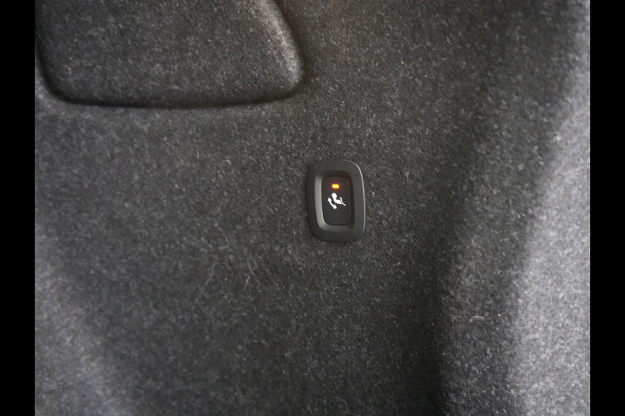 Volvo XC40 T5 Recharge R-Design Plug In Hybrid 262pk Dealer O.H. PHEV | Trekhaak Af Fabriek | Camera | Alcantara Sportstoelen Memory & Verwarmd | Stuur Verwarmd | Apple Carplay | Keyless | Virtual | Cruise Control | Navigatie | DAB |