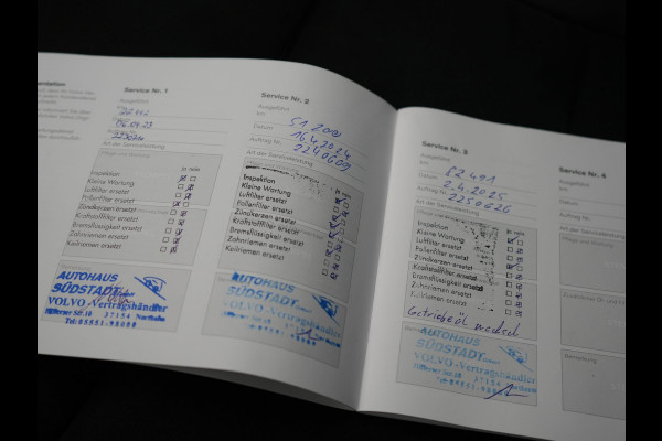 Volvo XC40 T5 Recharge R-Design Plug In Hybrid 262pk Dealer O.H. PHEV | Trekhaak Af Fabriek | Camera | Alcantara Sportstoelen Memory & Verwarmd | Stuur Verwarmd | Apple Carplay | Keyless | Virtual | Cruise Control | Navigatie | DAB |