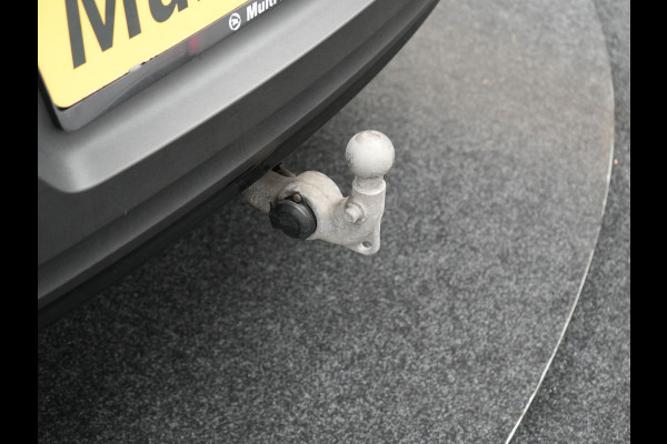 Volvo XC40 T5 Recharge R-Design Plug In Hybrid 262pk Dealer O.H. PHEV | Trekhaak Af Fabriek | Camera | Alcantara Sportstoelen Memory & Verwarmd | Stuur Verwarmd | Apple Carplay | Keyless | Virtual | Cruise Control | Navigatie | DAB |