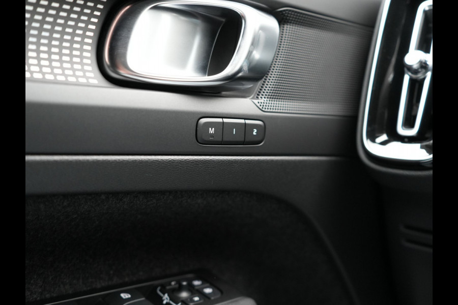 Volvo XC40 T5 Recharge R-Design Plug In Hybrid 262pk Dealer O.H. PHEV | Trekhaak Af Fabriek | Camera | Alcantara Sportstoelen Memory & Verwarmd | Stuur Verwarmd | Apple Carplay | Keyless | Virtual | Cruise Control | Navigatie | DAB |