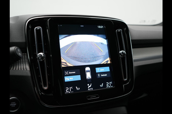 Volvo XC40 T5 Recharge R-Design Plug In Hybrid 262pk Dealer O.H. PHEV | Trekhaak Af Fabriek | Camera | Alcantara Sportstoelen Memory & Verwarmd | Stuur Verwarmd | Apple Carplay | Keyless | Virtual | Cruise Control | Navigatie | DAB |