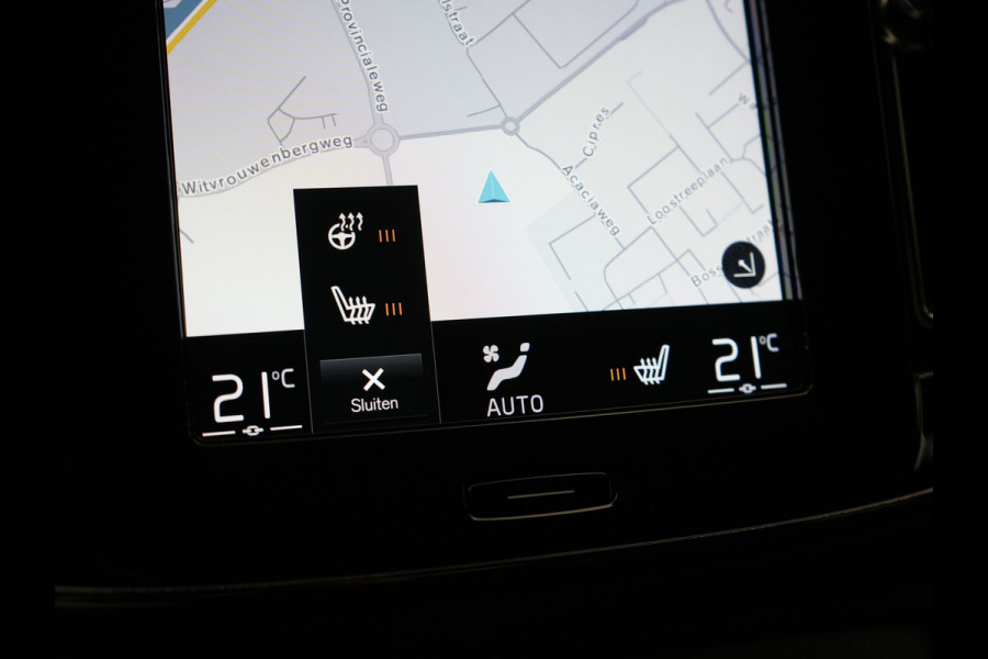 Volvo XC40 T5 Recharge R-Design Plug In Hybrid 262pk Dealer O.H. PHEV | Trekhaak Af Fabriek | Camera | Alcantara Sportstoelen Memory & Verwarmd | Stuur Verwarmd | Apple Carplay | Keyless | Virtual | Cruise Control | Navigatie | DAB |