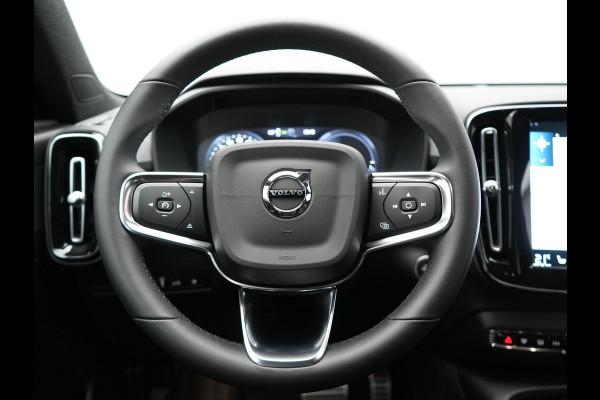 Volvo XC40 T5 Recharge R-Design Plug In Hybrid 262pk Dealer O.H. PHEV | Trekhaak Af Fabriek | Camera | Alcantara Sportstoelen Memory & Verwarmd | Stuur Verwarmd | Apple Carplay | Keyless | Virtual | Cruise Control | Navigatie | DAB |