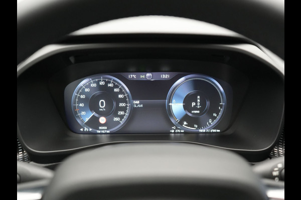 Volvo XC40 T5 Recharge R-Design Plug In Hybrid 262pk Dealer O.H. PHEV | Trekhaak Af Fabriek | Camera | Alcantara Sportstoelen Memory & Verwarmd | Stuur Verwarmd | Apple Carplay | Keyless | Virtual | Cruise Control | Navigatie | DAB |