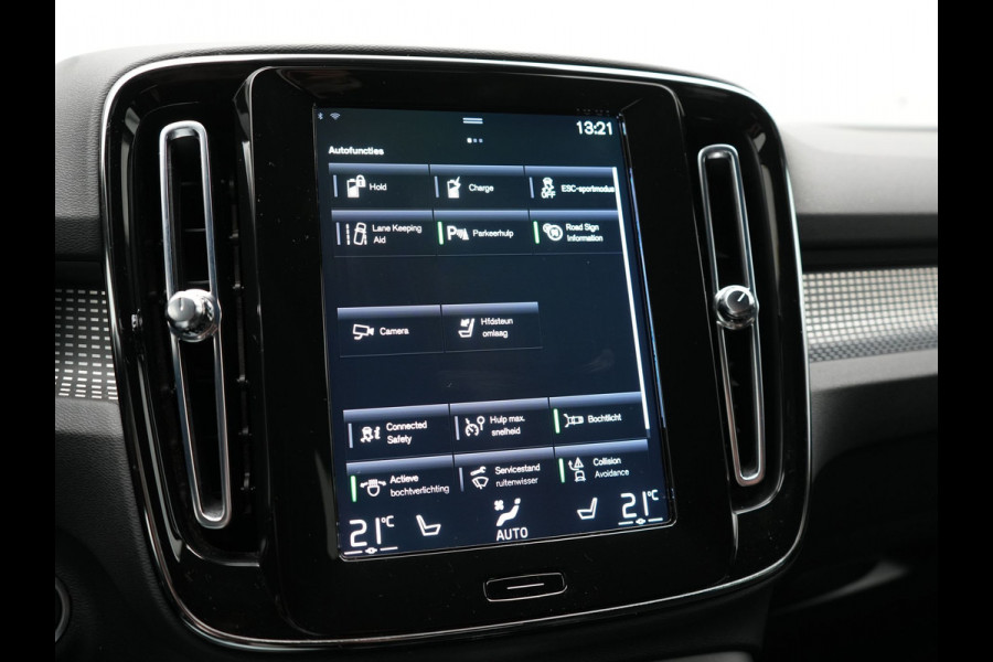 Volvo XC40 T5 Recharge R-Design Plug In Hybrid 262pk Dealer O.H. PHEV | Trekhaak Af Fabriek | Camera | Alcantara Sportstoelen Memory & Verwarmd | Stuur Verwarmd | Apple Carplay | Keyless | Virtual | Cruise Control | Navigatie | DAB |