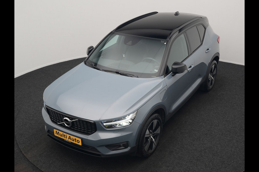 Volvo XC40 T5 Recharge R-Design Plug In Hybrid 262pk Dealer O.H. PHEV | Trekhaak Af Fabriek | Camera | Alcantara Sportstoelen Memory & Verwarmd | Stuur Verwarmd | Apple Carplay | Keyless | Virtual | Cruise Control | Navigatie | DAB |