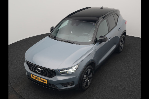 Volvo XC40 T5 Recharge R-Design Plug In Hybrid 262pk Dealer O.H. PHEV | Trekhaak Af Fabriek | Camera | Alcantara Sportstoelen Memory & Verwarmd | Stuur Verwarmd | Apple Carplay | Keyless | Virtual | Cruise Control | Navigatie | DAB |