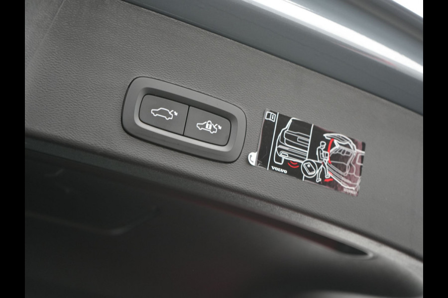 Volvo XC40 T5 Recharge R-Design Plug In Hybrid 262pk Dealer O.H. PHEV | Trekhaak Af Fabriek | Camera | Alcantara Sportstoelen Memory & Verwarmd | Stuur Verwarmd | Apple Carplay | Keyless | Virtual | Cruise Control | Navigatie | DAB |