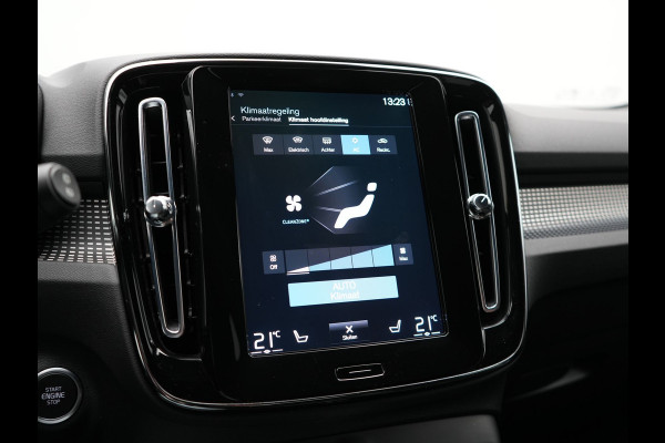 Volvo XC40 T5 Recharge R-Design Plug In Hybrid 262pk Dealer O.H. PHEV | Trekhaak Af Fabriek | Camera | Alcantara Sportstoelen Memory & Verwarmd | Stuur Verwarmd | Apple Carplay | Keyless | Virtual | Cruise Control | Navigatie | DAB |