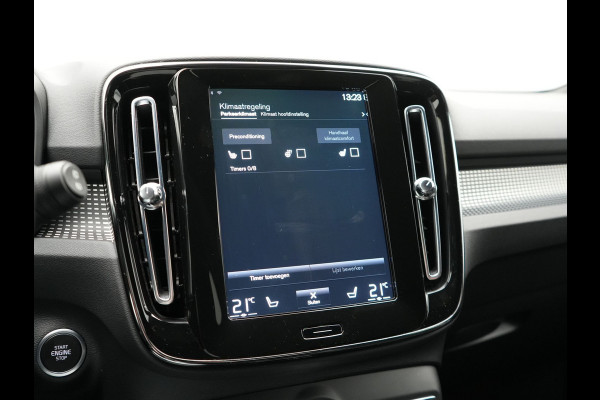 Volvo XC40 T5 Recharge R-Design Plug In Hybrid 262pk Dealer O.H. PHEV | Trekhaak Af Fabriek | Camera | Alcantara Sportstoelen Memory & Verwarmd | Stuur Verwarmd | Apple Carplay | Keyless | Virtual | Cruise Control | Navigatie | DAB |