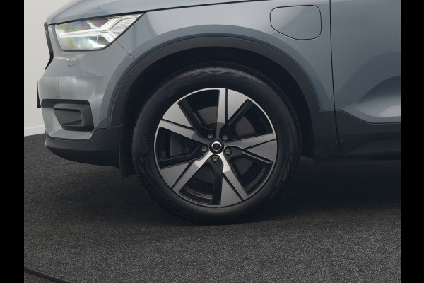 Volvo XC40 T5 Recharge R-Design Plug In Hybrid 262pk Dealer O.H. PHEV | Trekhaak Af Fabriek | Camera | Alcantara Sportstoelen Memory & Verwarmd | Stuur Verwarmd | Apple Carplay | Keyless | Virtual | Cruise Control | Navigatie | DAB |