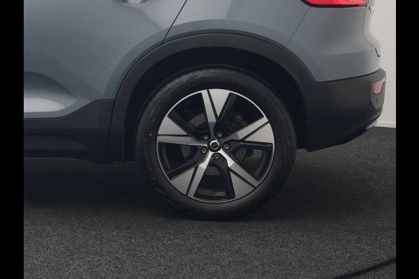 Volvo XC40 T5 Recharge R-Design Plug In Hybrid 262pk Dealer O.H. PHEV | Trekhaak Af Fabriek | Camera | Alcantara Sportstoelen Memory & Verwarmd | Stuur Verwarmd | Apple Carplay | Keyless | Virtual | Cruise Control | Navigatie | DAB |