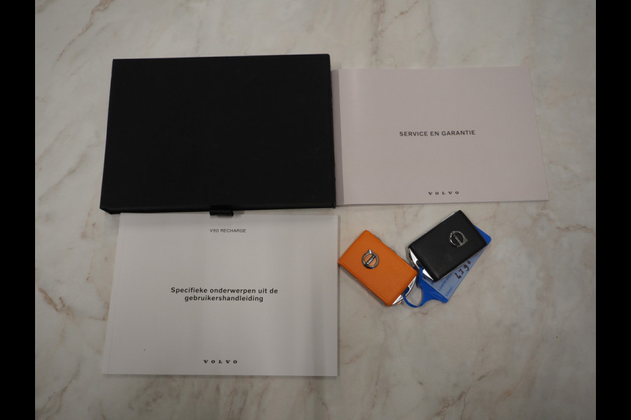 Volvo V90 2.0 T6 Plug-in hybrid AWD Plus Dark Long Range | Pilot Assist | Leder | Harman/Kardon | Trekhaak | Camera | BLIS | Keyless | Carplay