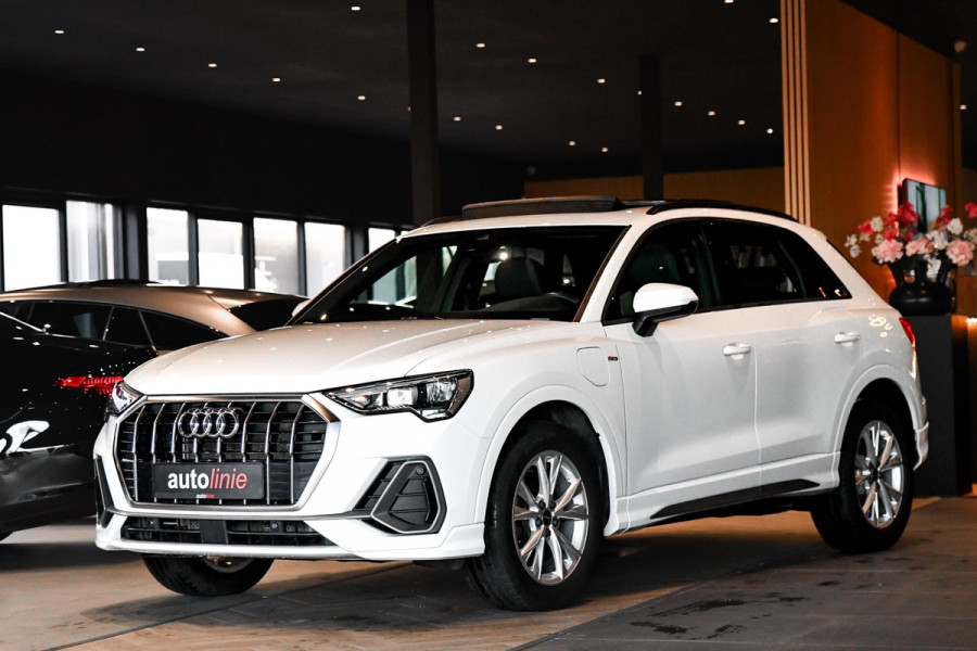 Audi Q3 45 TFSI e 3x S-Line. Pano, ACC, Dodehoek, Lane assist!