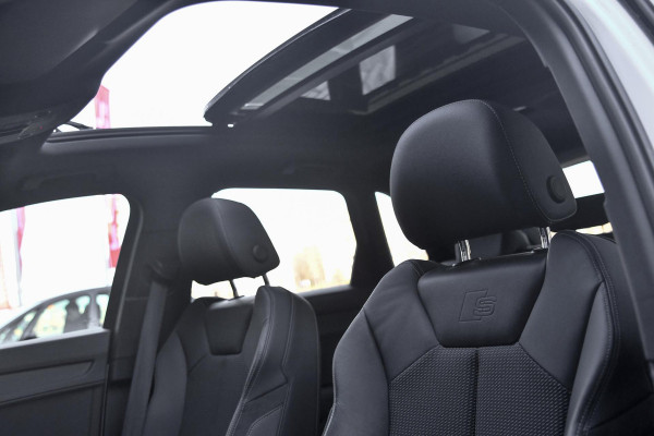 Audi Q3 45 TFSI e 3x S-Line. Pano, ACC, Dodehoek, Lane assist!