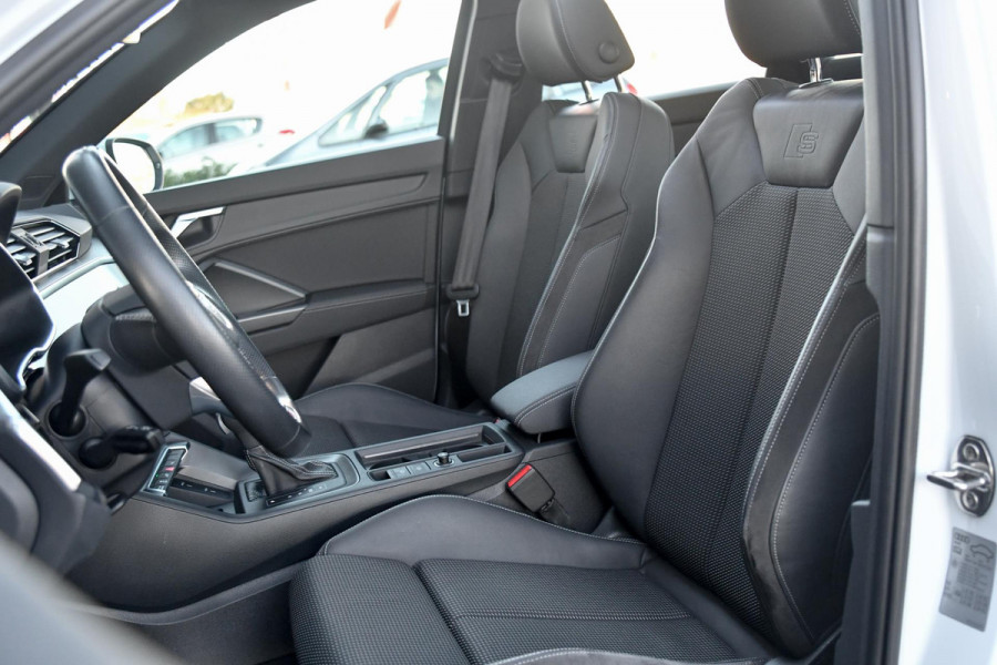 Audi Q3 45 TFSI e 3x S-Line. Pano, ACC, Dodehoek, Lane assist!