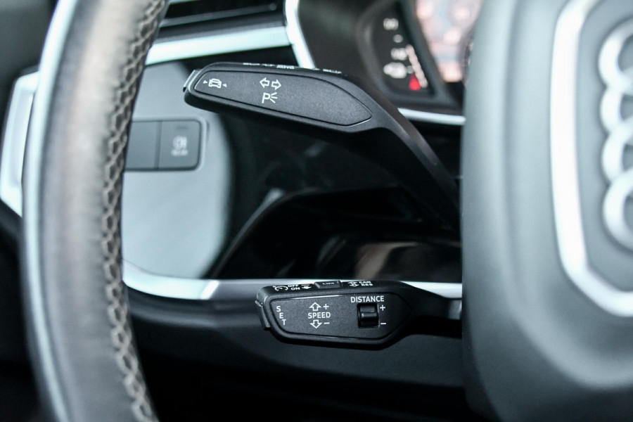 Audi Q3 45 TFSI e 3x S-Line. Pano, ACC, Dodehoek, Lane assist!