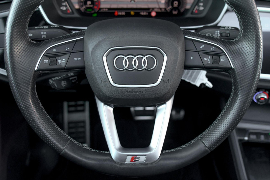 Audi Q3 45 TFSI e 3x S-Line. Pano, ACC, Dodehoek, Lane assist!