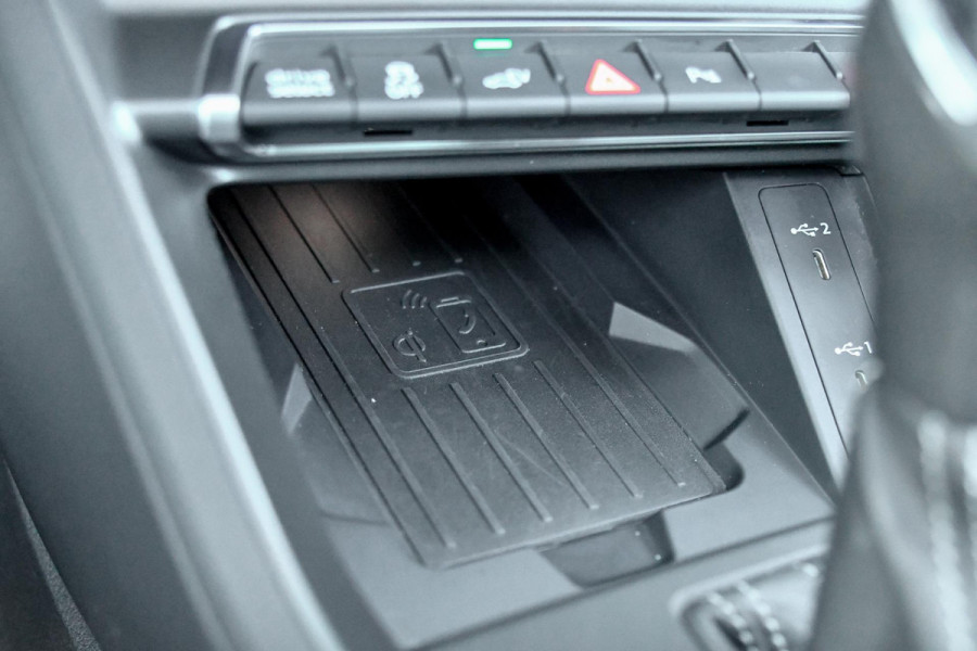 Audi Q3 45 TFSI e 3x S-Line. Pano, ACC, Dodehoek, Lane assist!