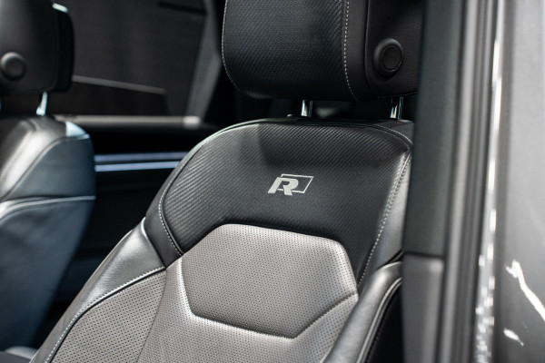 Volkswagen Touareg 3.0 TDI R-Line *Vierwielbesturing / Luchtvering / Standkachel / Stoelventilatie + massage / Panorama / HUD / Keyless*
