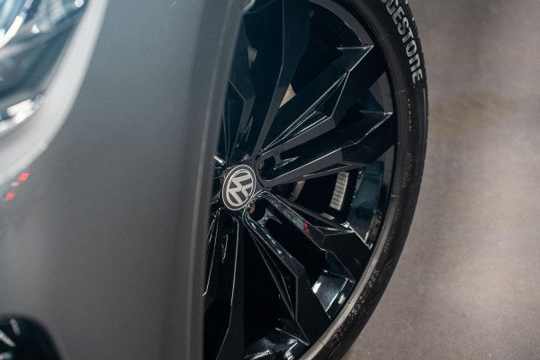 Volkswagen Touareg 3.0 TDI R-Line *Vierwielbesturing / Luchtvering / Standkachel / Stoelventilatie + massage / Panorama / HUD / Keyless*