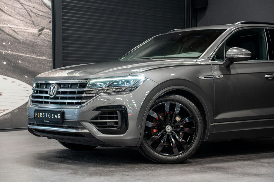 Volkswagen Touareg 3.0 TDI R-Line *Vierwielbesturing / Luchtvering / Standkachel / Stoelventilatie + massage / Panorama / HUD / Keyless*